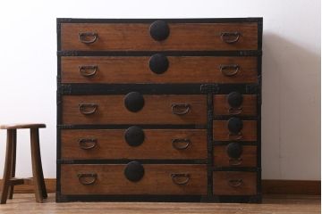 アンティーク家具　和製アンティーク　黒塗りがモダンな重ね箪笥(衣装箪笥、時代箪笥)(R-039053)