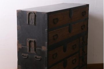 アンティーク家具　和製アンティーク　黒塗りがモダンな重ね箪笥(衣装箪笥、時代箪笥)(R-039053)