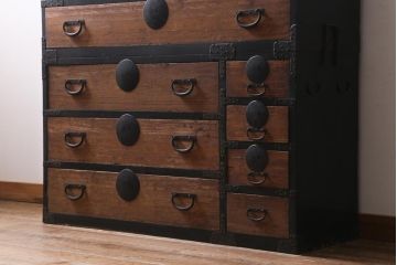 アンティーク家具　和製アンティーク　黒塗りがモダンな重ね箪笥(衣装箪笥、時代箪笥)(R-039053)