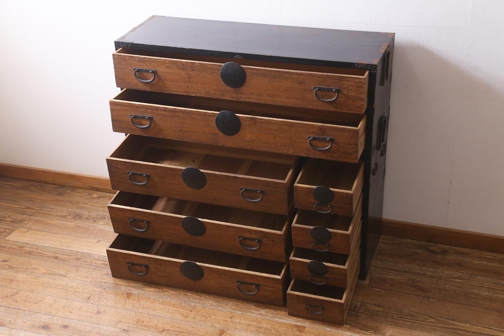 アンティーク家具　和製アンティーク　黒塗りがモダンな重ね箪笥(衣装箪笥、時代箪笥)(R-039053)