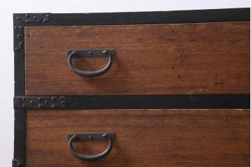 アンティーク家具　和製アンティーク　黒塗りがモダンな重ね箪笥(衣装箪笥、時代箪笥)(R-039053)