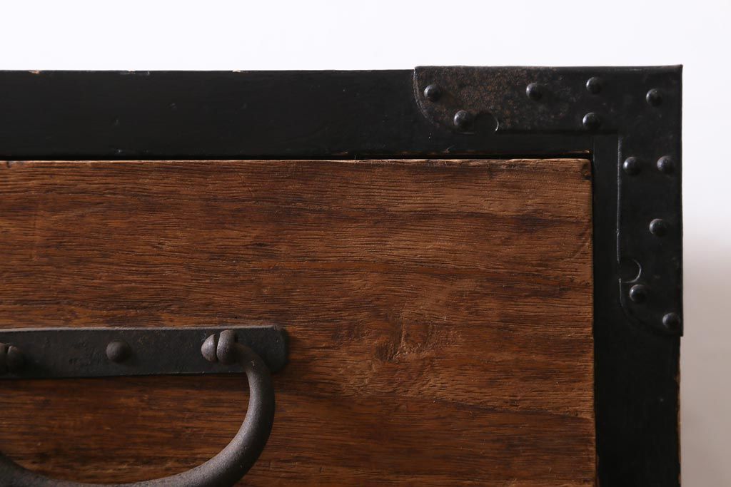 アンティーク家具　和製アンティーク　黒塗りがモダンな重ね箪笥(衣装箪笥、時代箪笥)(R-039053)