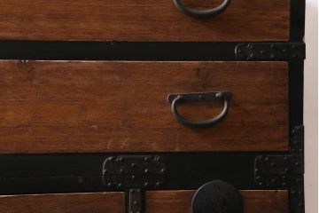 アンティーク家具　和製アンティーク　黒塗りがモダンな重ね箪笥(衣装箪笥、時代箪笥)(R-039053)