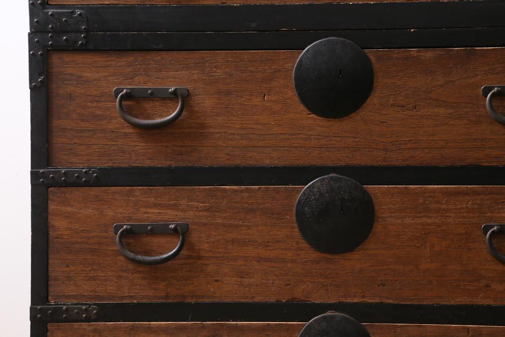 アンティーク家具　和製アンティーク　黒塗りがモダンな重ね箪笥(衣装箪笥、時代箪笥)(R-039053)