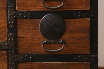 アンティーク家具　和製アンティーク　黒塗りがモダンな重ね箪笥(衣装箪笥、時代箪笥)(R-039053)