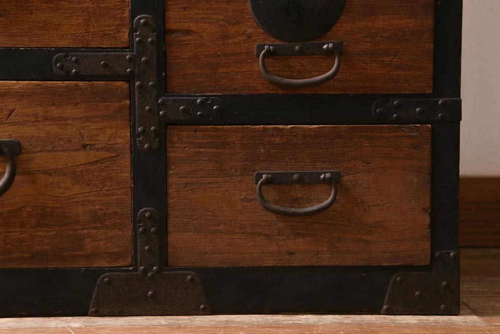 アンティーク家具　和製アンティーク　黒塗りがモダンな重ね箪笥(衣装箪笥、時代箪笥)(R-039053)