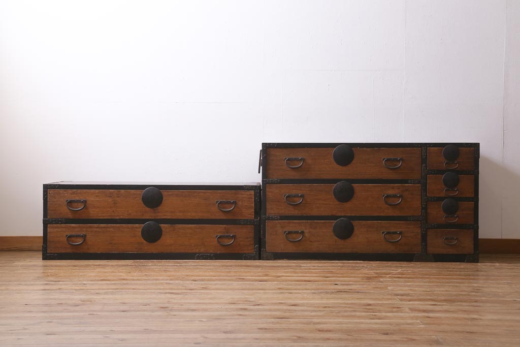 アンティーク家具　和製アンティーク　黒塗りがモダンな重ね箪笥(衣装箪笥、時代箪笥)(R-039053)