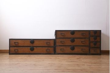 アンティーク家具　和製アンティーク　黒塗りがモダンな重ね箪笥(衣装箪笥、時代箪笥)(R-039053)