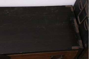 アンティーク家具　和製アンティーク　黒塗りがモダンな重ね箪笥(衣装箪笥、時代箪笥)(R-039053)