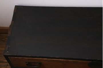 アンティーク家具　和製アンティーク　黒塗りがモダンな重ね箪笥(衣装箪笥、時代箪笥)(R-039053)