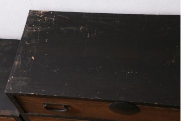 アンティーク家具　和製アンティーク　黒塗りがモダンな重ね箪笥(衣装箪笥、時代箪笥)(R-039053)