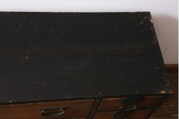 アンティーク家具　和製アンティーク　黒塗りがモダンな重ね箪笥(衣装箪笥、時代箪笥)(R-039053)