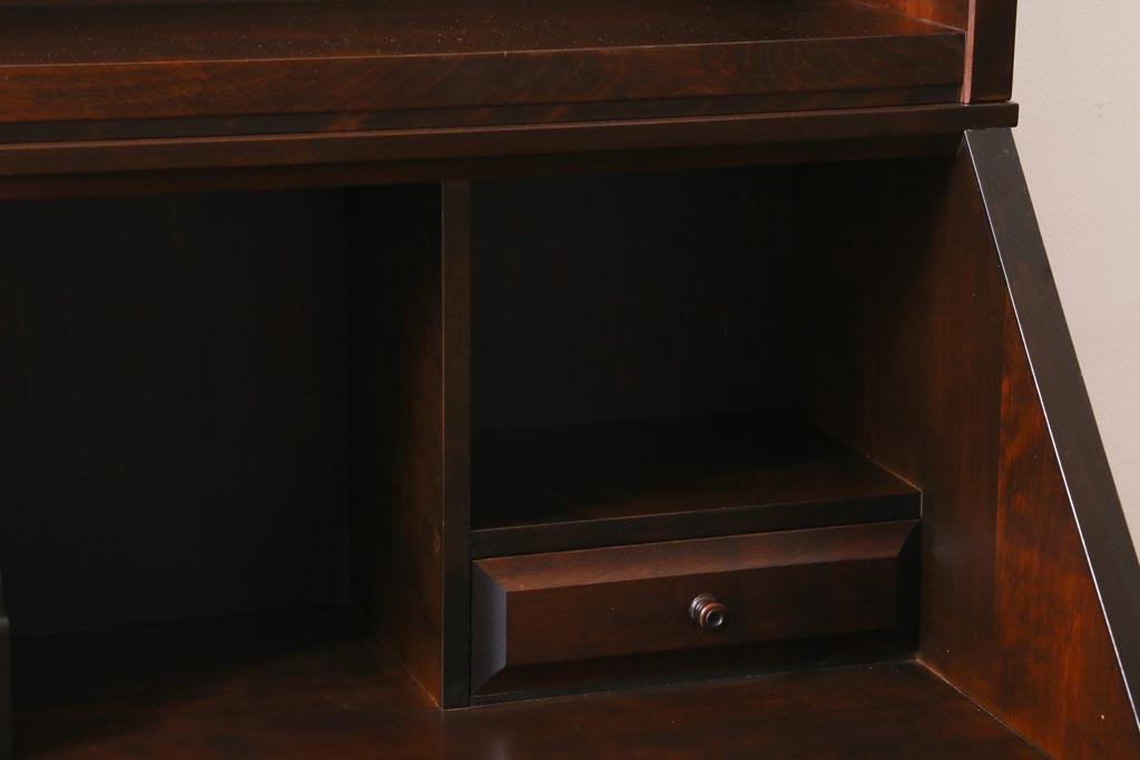 ビンテージ　北海道民芸家具　絶版品!洗練された佇まいの棚付きライティングビューロー(簿記机)(R-039054)