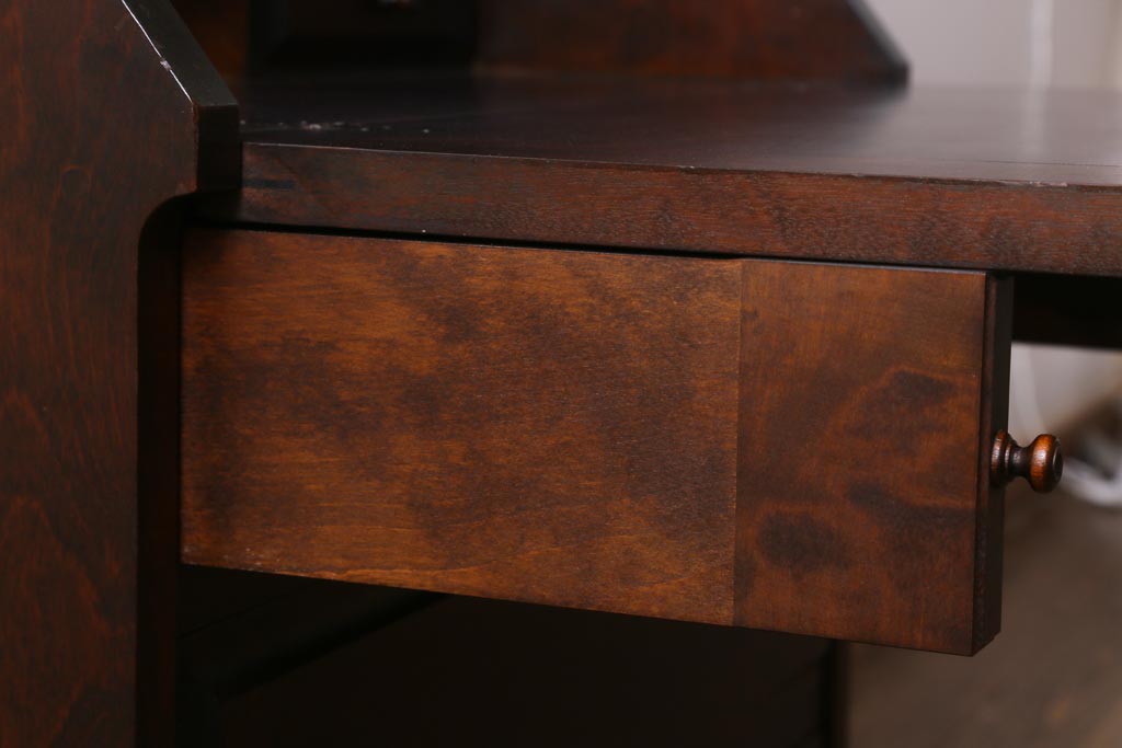 ビンテージ　北海道民芸家具　絶版品!洗練された佇まいの棚付きライティングビューロー(簿記机)(R-039054)