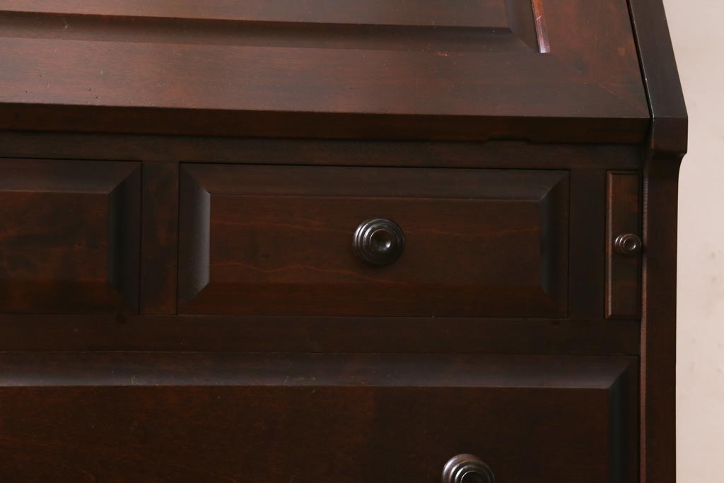 ビンテージ　北海道民芸家具　絶版品!洗練された佇まいの棚付きライティングビューロー(簿記机)(R-039054)