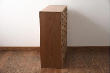アンティーク家具　和製アンティーク　大正昭和初期　桐材　引き出し24杯で収納力抜群!素朴な雰囲気のタンス(チェスト)(R-039055)