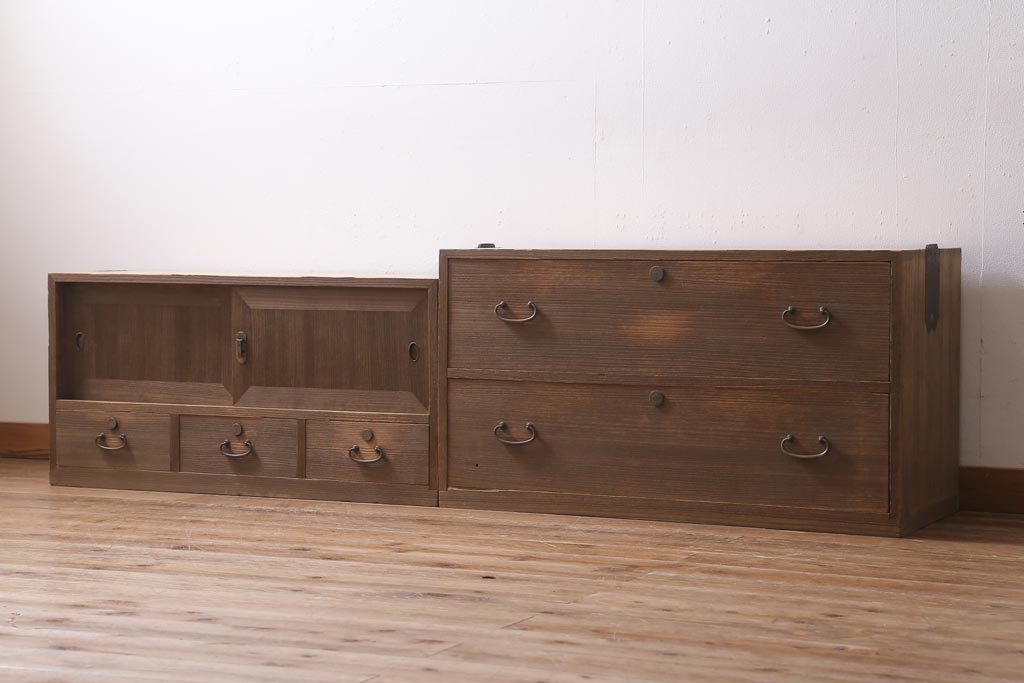 アンティーク家具　昭和中期　柔らかな木の質感が魅力的な重ね桐箪笥(衣装箪笥、引き出し、桐たんす)(R-039059)