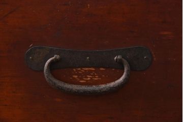 アンティーク家具　和製アンティーク　明治大正期　古びた風合いと金具が渋い箪笥(チェスト、引き出し)(R-039064)