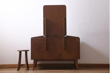 北欧ビンテージ　G-PLAN(ジープラン)　Brandon(ブランドン)　個性的なデザインが目を引くドレッサー(R-039071)