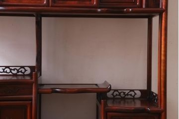 アンティーク家具　和製アンティーク　昭和後期　カリン材　華やかなアジアンの雰囲気漂う飾り棚(茶棚、収納棚、花梨材)(R-039073)