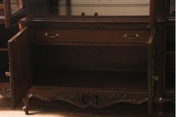 中古　アメリカ製　センチュリー社(CENTURY)　エレガントな装飾が高級感溢れるキュリオケース(ガラスケース・キャビネット)(定価約237万円)(R-039075)
