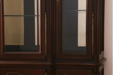 中古　アメリカ製　センチュリー社(CENTURY)　エレガントな装飾が高級感溢れるキュリオケース(ガラスケース・キャビネット)(定価約237万円)(R-039075)