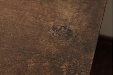 アンティーク家具　昭和レトロ　ナラ材　レトロな取っ手の付いた味わい深いサイドチェスト(袖机、脇机、引き出し)(R-039077)