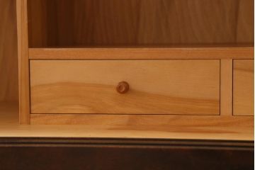 中古　リメイク　北海道民芸家具　シックな空間作りに活躍するローボード(テレビ台、収納棚、サイドボード)(R-039078)