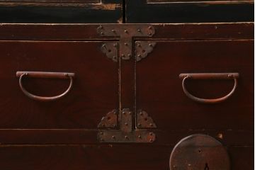 アンティーク家具　和製アンティーク　明治大正期　赤みがかった金具が目を引くローボード(箪笥、収納棚)(R-039079)