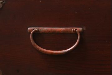 アンティーク家具　和製アンティーク　明治大正期　赤みがかった金具が目を引くローボード(箪笥、収納棚)(R-039079)