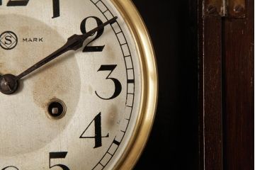 アンティーク雑貨　精工舎(SEIKOSHA、セイコー)　ゼンマイ式　取り外しができる上宮飾り付きの振り子柱時計(掛け時計、振り子時計、古時計)(R-039081)