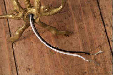 ヴィンテージ照明　フランスビンテージ　真鍮製　リボンが可愛らしい小さなウォールランプ(壁掛け照明、壁付け照明)(R-039085)