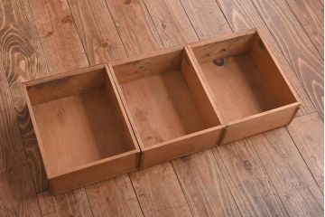 アンティーク家具　昭和初期　古い木の風合いがレトロな雰囲気あふれる収納棚(戸棚、サイドボード、キャビネット、棚)(R-039088)