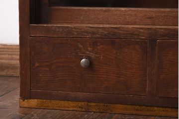 アンティーク家具　昭和初期　古い木の風合いがレトロな雰囲気あふれる収納棚(戸棚、サイドボード、キャビネット、棚)(R-039088)