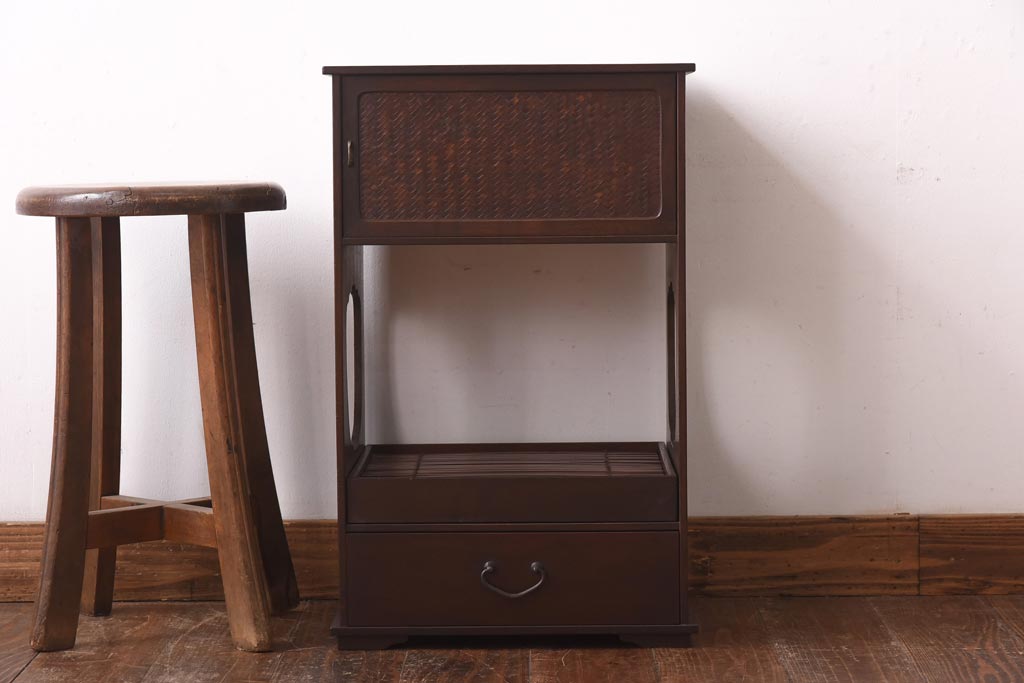 アンティーク家具　昭和初期　工芸家具　和の趣溢れる網代編みがお洒落な戸棚(収納棚、飾り棚)(R-039089)