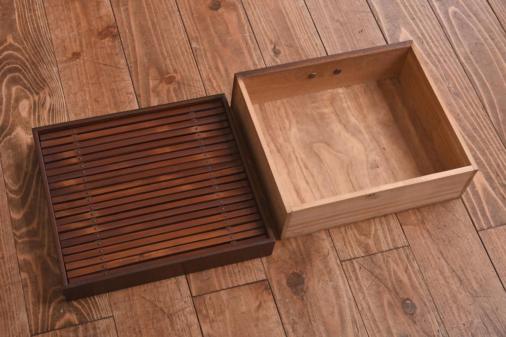 アンティーク家具　昭和初期　工芸家具　和の趣溢れる網代編みがお洒落な戸棚(収納棚、飾り棚)(R-039089)