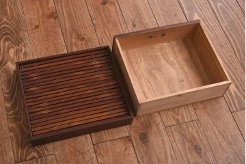 アンティーク家具　昭和初期　工芸家具　和の趣溢れる網代編みがお洒落な戸棚(収納棚、飾り棚)(R-039089)