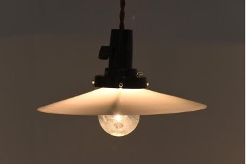 アンティーク照明　戦前　ノスタルジックな雰囲気の平笠シェード(吊り下げ照明、天井照明、ペンダントライト)(R-039094)