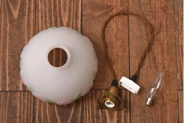 アンティーク照明　イギリスアンティーク　花模様が可愛らしいロマンチックなペンダントライト(天井照明)(R-039096)