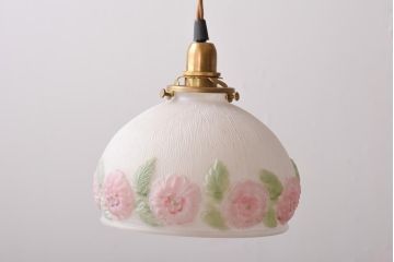アンティーク照明　イギリスアンティーク　花模様が可愛らしいロマンチックなペンダントライト(天井照明)(R-039096)