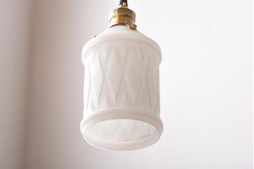 アンティーク照明　陽刻ガラス　上品な印象を与えてくれるペンダントライト(天井照明、吊り下げ照明)(R-039097)