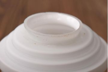 アンティーク照明　陽刻ガラス　上品な印象を与えてくれるペンダントライト(天井照明、吊り下げ照明)(R-039097)