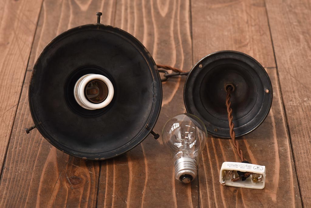 アンティーク照明　ブラケットの意匠が素敵な陽刻照明(ペンダントライト、天井照明、吊り下げ照明)(R-039098)