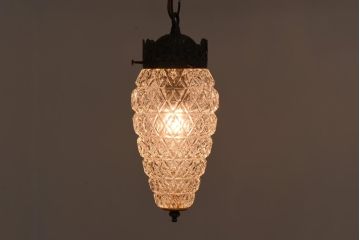 アンティーク照明　アメリカ製　ダイヤのエンボス模様がおしゃれなハンギングランプ(ペンダントライト、天井照明)(R-039100)