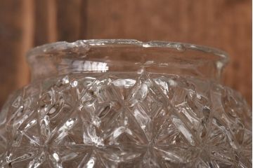 アンティーク照明　アメリカ製　ダイヤのエンボス模様がおしゃれなハンギングランプ(ペンダントライト、天井照明)(R-039100)