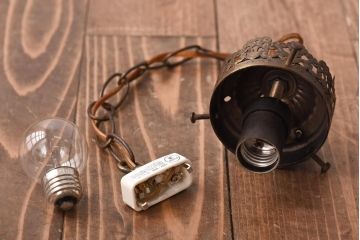 アンティーク照明　アメリカ製　ダイヤのエンボス模様がおしゃれなハンギングランプ(ペンダントライト、天井照明)(R-039100)