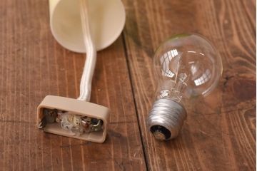 昭和レトロ照明　松下電工(ナショナル)　レトロポップでかわいらしいチューリップ照明(ペンダントライト、天井照明)(R-039101)