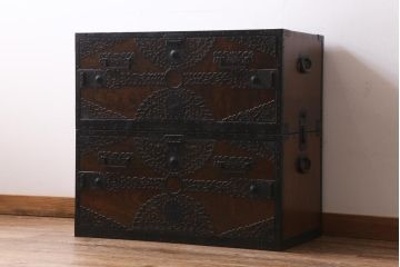 ビンテージ家具　工芸品　総欅材・玉杢　中桐材　半櫃(ハンガイ)　倹飩蓋　激レア!手打ち金具が目を惹く重ね船箪笥(衣装箪笥、引き出し、チェスト、桐箪笥、桐たんす)(製作費当時約300万円、桐箪笥、桐たんす)(R-039104)