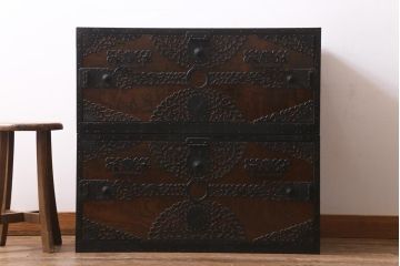ビンテージ家具　工芸品　総欅材・玉杢　中桐材　半櫃(ハンガイ)　倹飩蓋　激レア!手打ち金具が目を惹く重ね船箪笥(衣装箪笥、引き出し、チェスト、桐箪笥、桐たんす)(製作費当時約300万円、桐箪笥、桐たんす)(R-039104)