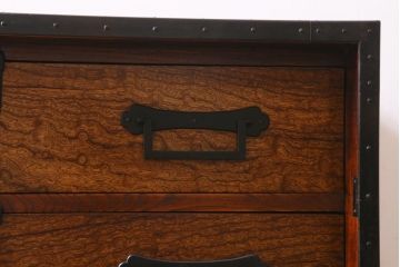 ビンテージ家具　工芸品　総欅材・玉杢　中桐材　半櫃(ハンガイ)　倹飩蓋　激レア!手打ち金具が目を惹く重ね船箪笥(衣装箪笥、引き出し、チェスト、桐箪笥、桐たんす)(製作費当時約300万円、桐箪笥、桐たんす)(R-039104)